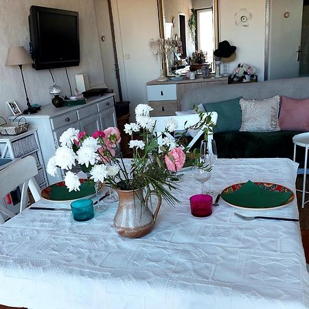 Chambre Chez L'Habitante Avec Salle De Bain Et Cuisine Communes - Presence D'Un Chat Bordeaux Exterior foto